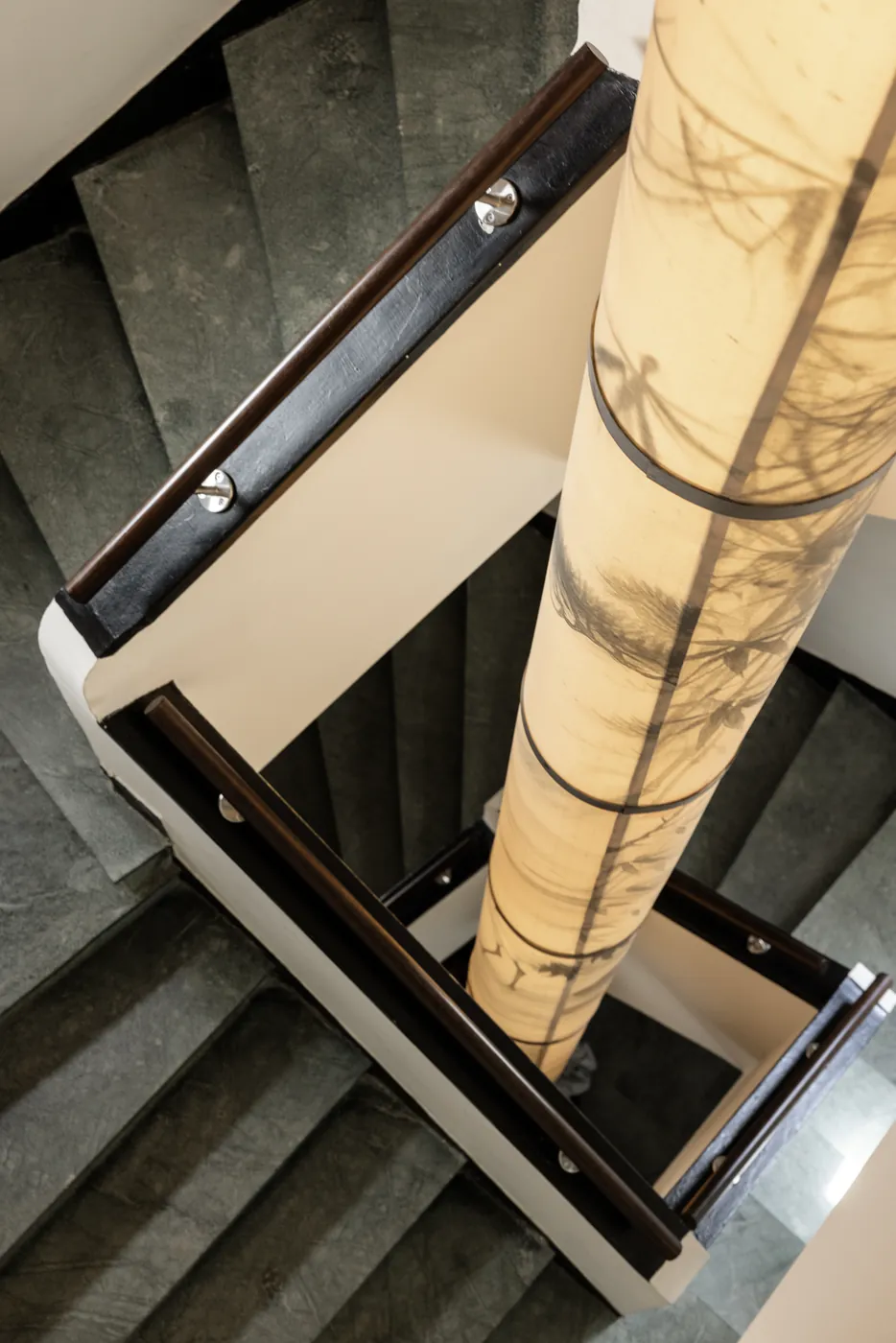De Club stairwell with shadow-printed column